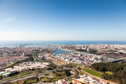 YILPORT LEIX&Otilde;ES YIELDED MORE 10,000 TEU