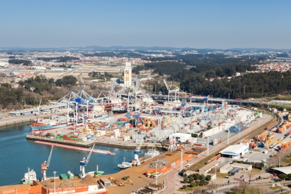 YILPORT LEIX&Otilde;ES NEAR THE 3,000 TEU / DAY