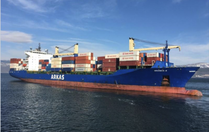 &ldquo;MAXIMOS A&rdquo; HANDLED 2,000 TEU AT "50 PER HOUR"