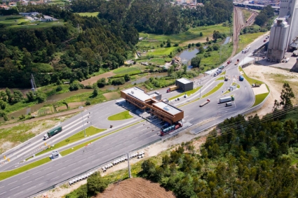 TRUCKS WAITING 13 MINUTES