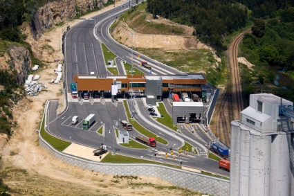 TRUCKS WAIT ONLY 15 MINUTES